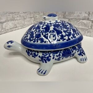 Vintage Bombay Blue & White Chinese Asian Ceramic Turtle Lidded Trinket Box 12”